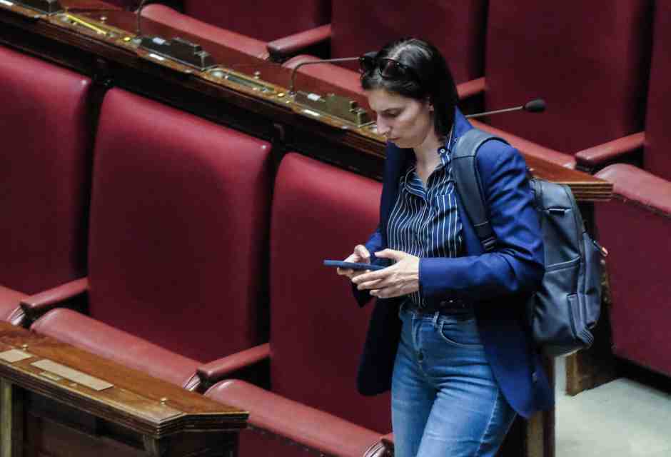 Su gas e carrello della spesa, Schlein è una Urso in ritardo