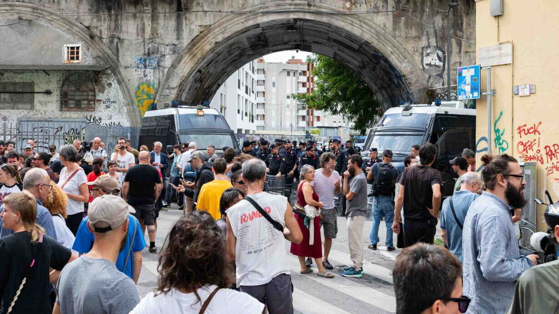 Sgombero del Leoncavallo: l'imbarazzo del Pd che in 14 anni non ha trovato una soluzione