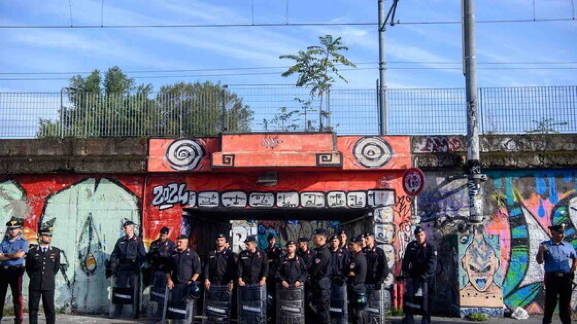 Il Leoncavallo è stato sgombrato. Meloni: "Non possono esistere zone franche"