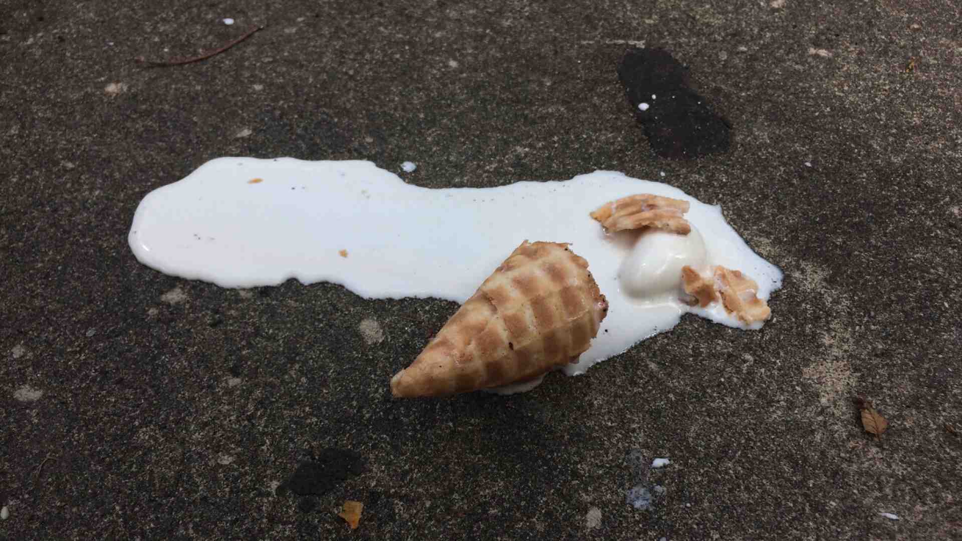 Fine d’agosto, cinque minuti insopportabili in cui pare che il tempo ci osservi