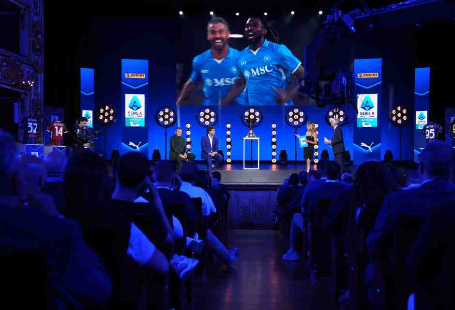 La caccia allo scudetto del Napoli parte in maschera