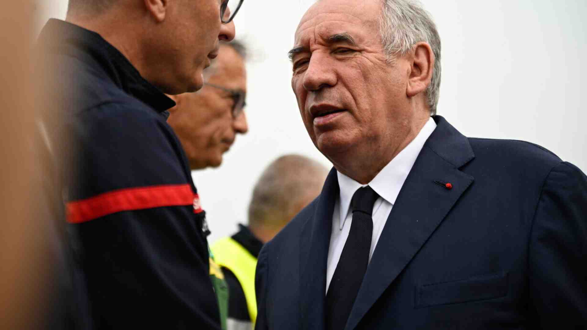 L’autunno critico del governo Bayrou: verso una manovra a rischio “lacrime e sangue”