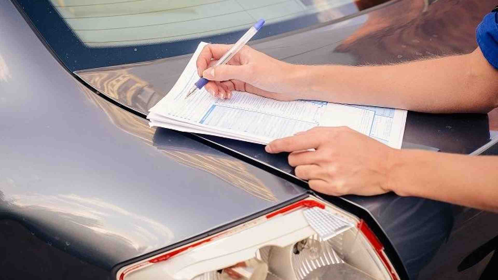 Tre milioni di vetture viaggiano senza: evasi 1,4 miliardi di premi