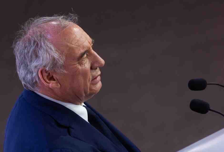 Cosa rischia la Francia con il voto di fiducia sul piano di tagli da 44 miliardi