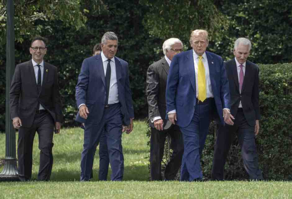 Fine e risveglio di Kushner Sr, che apre la crisi diplomatica con Macron