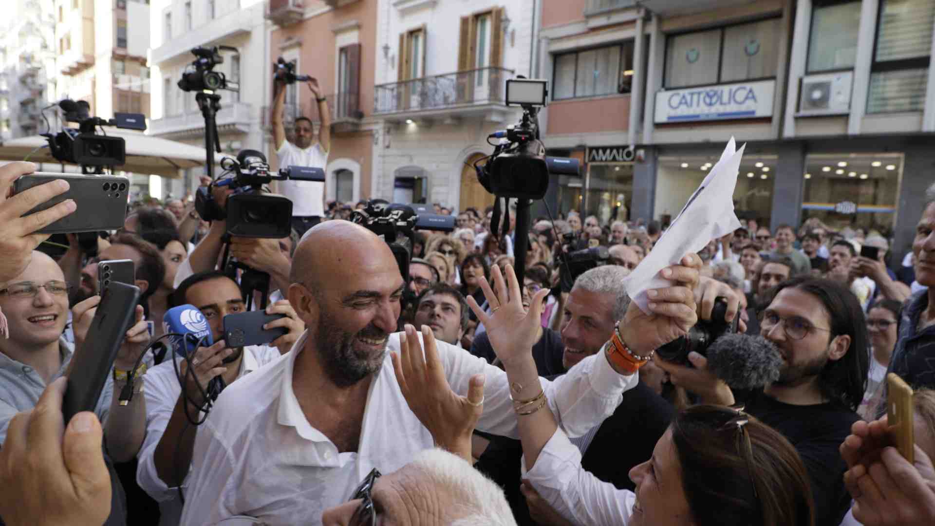 Il sindaco di Bari apra la Treccani alla voce "contemporaneo"