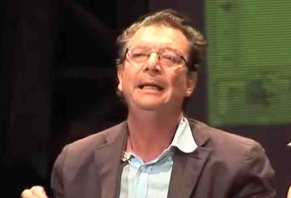 Chi è il prof Luca Nivarra, quello del "Togliamo l'amicizia agli ebrei"