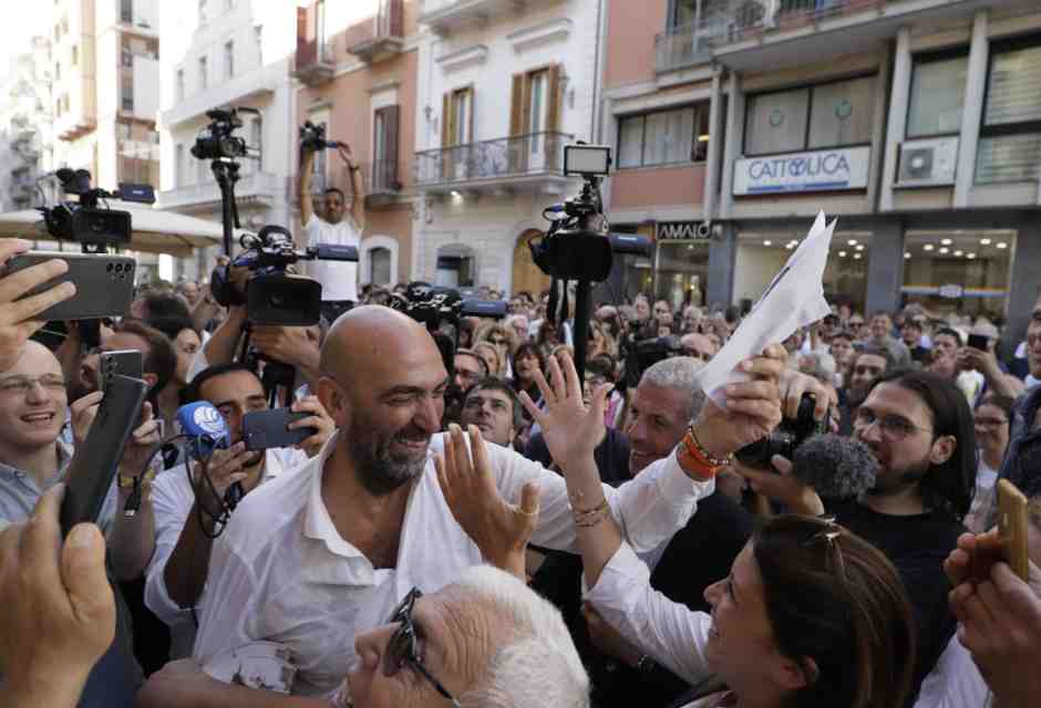 Il sindaco di Bari apra la Treccani alla voce "contemporaneo"