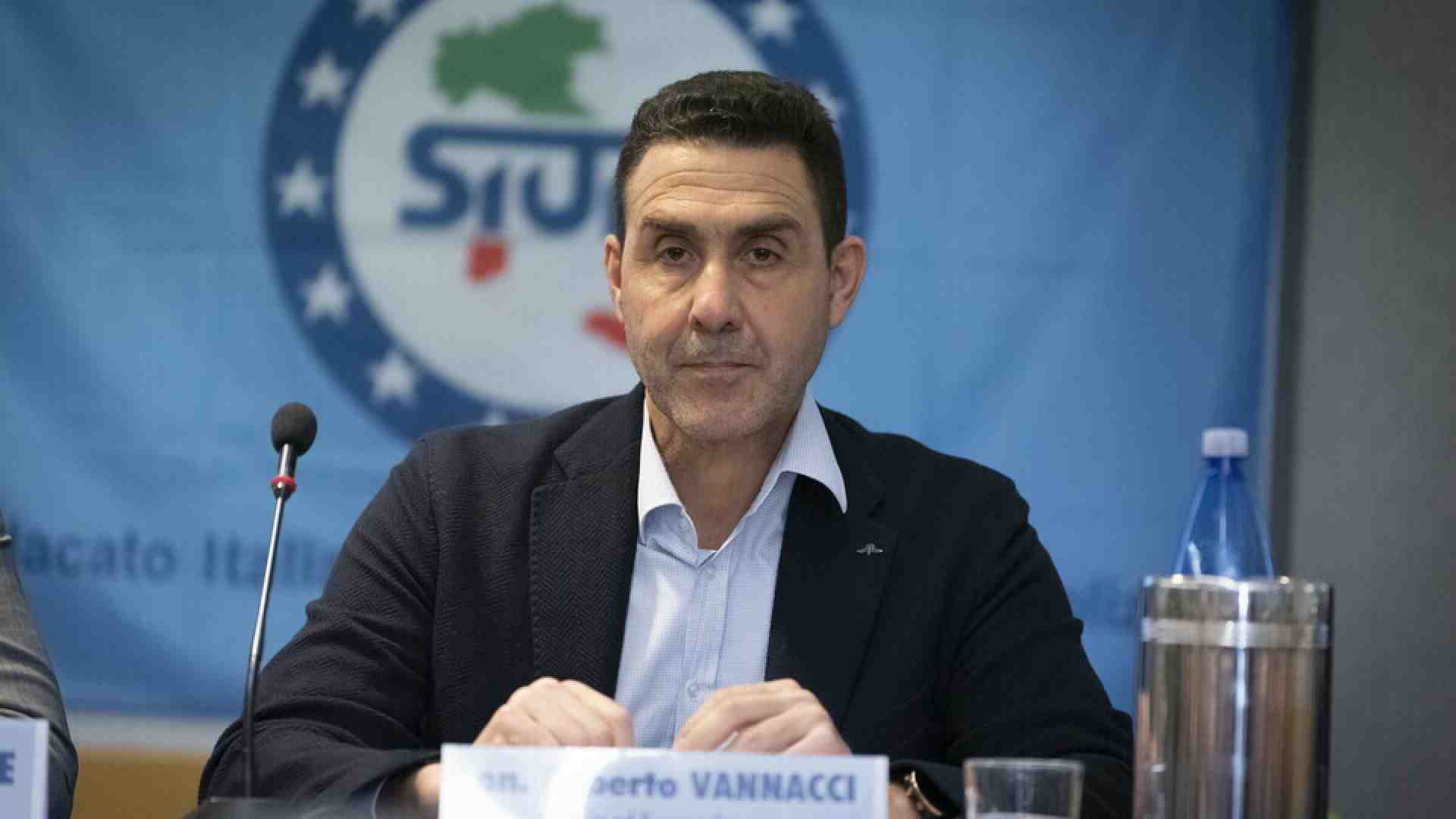 Vannacci: "Il patriarcato protegge le donne. I maschi su 'Mia moglie' e su 'Phica'? Smidollati"