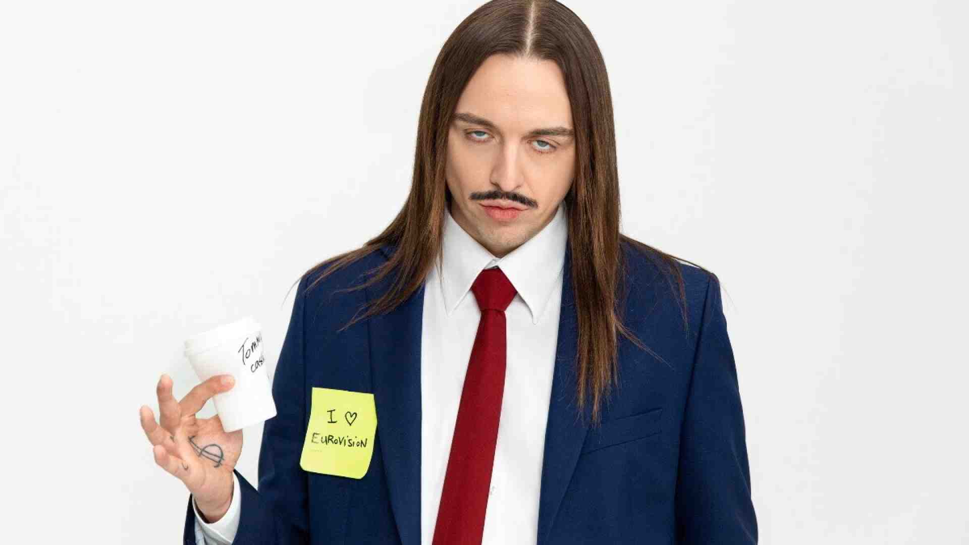 Tommy Cash: “Con Espresso Macchiato ho rotto il ghiaccio, sarebbe un onore andare a Sanremo”