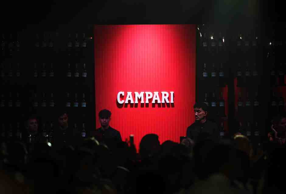 Le giornate in Laguna sono scandite da interminabili bevute di Campari