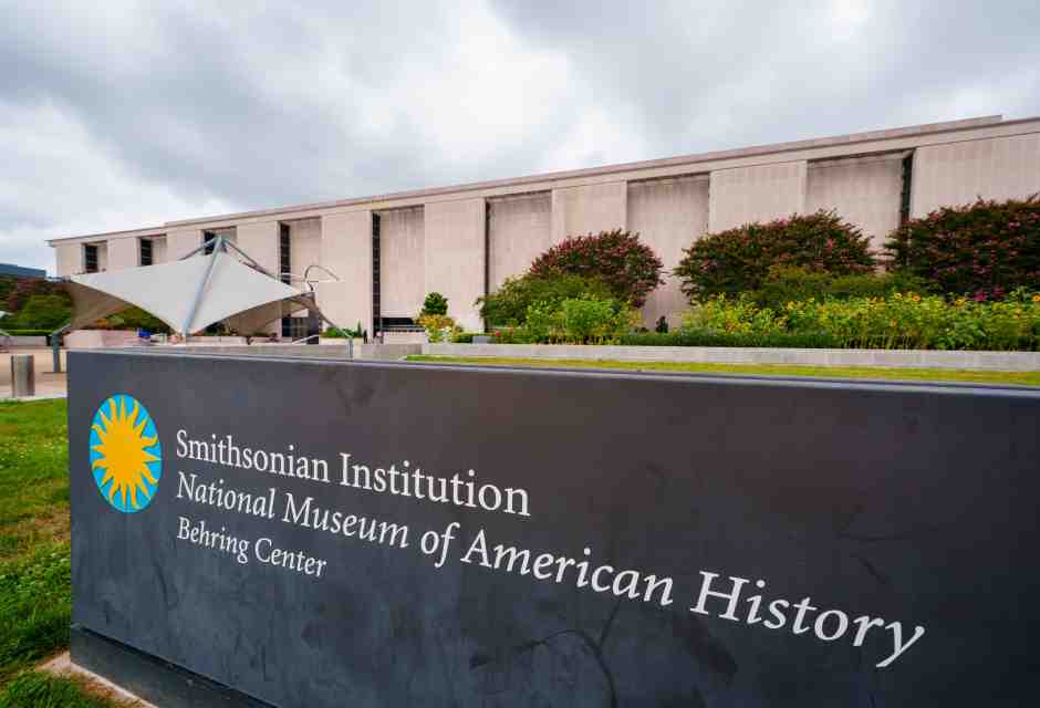 Smithsonian sotto tiro, ieri e oggi. Questa è l'America