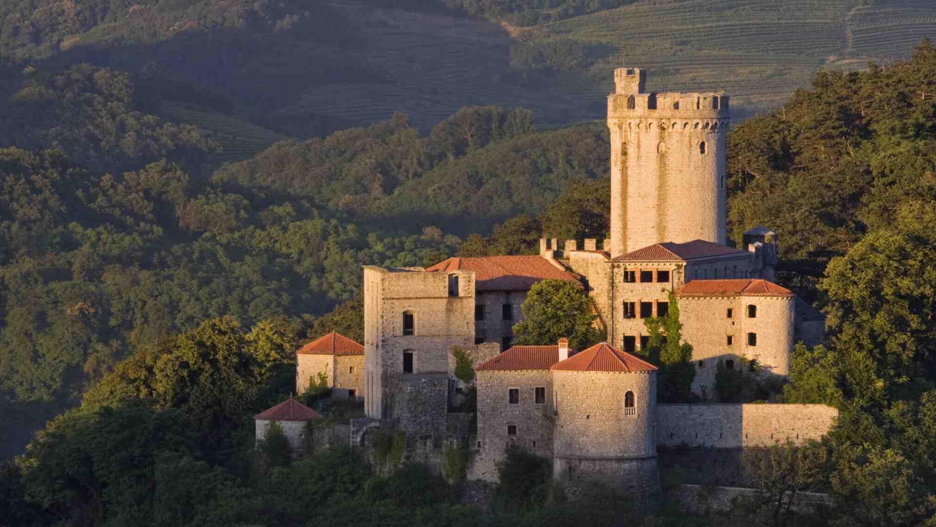 Un paese sloveno italianizzato con le cattive, in una fiaba politica