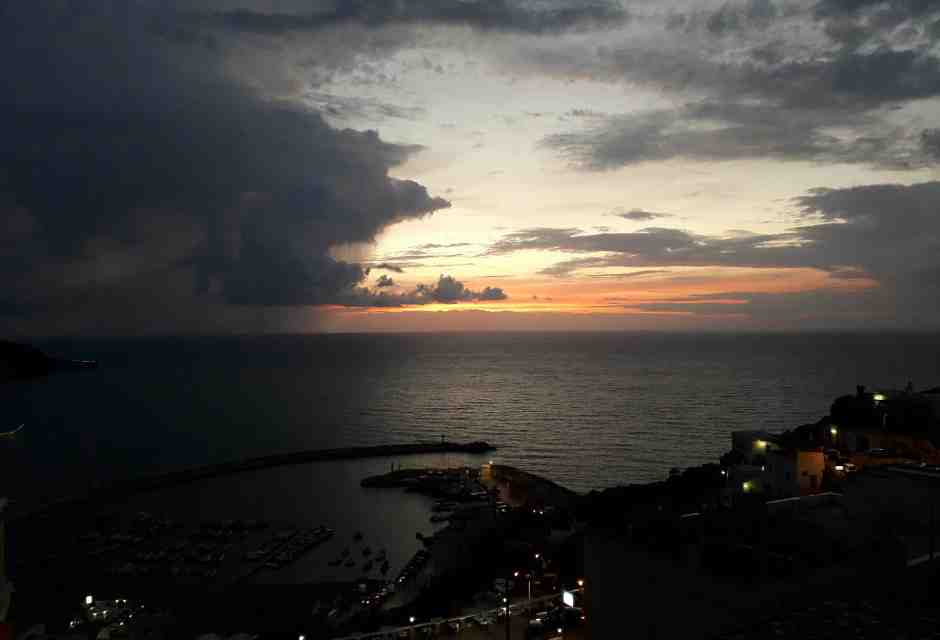 L’estate volge al termine e urge un campionario di contro-anatemi e intenti minimi ma possibili. Eccolo