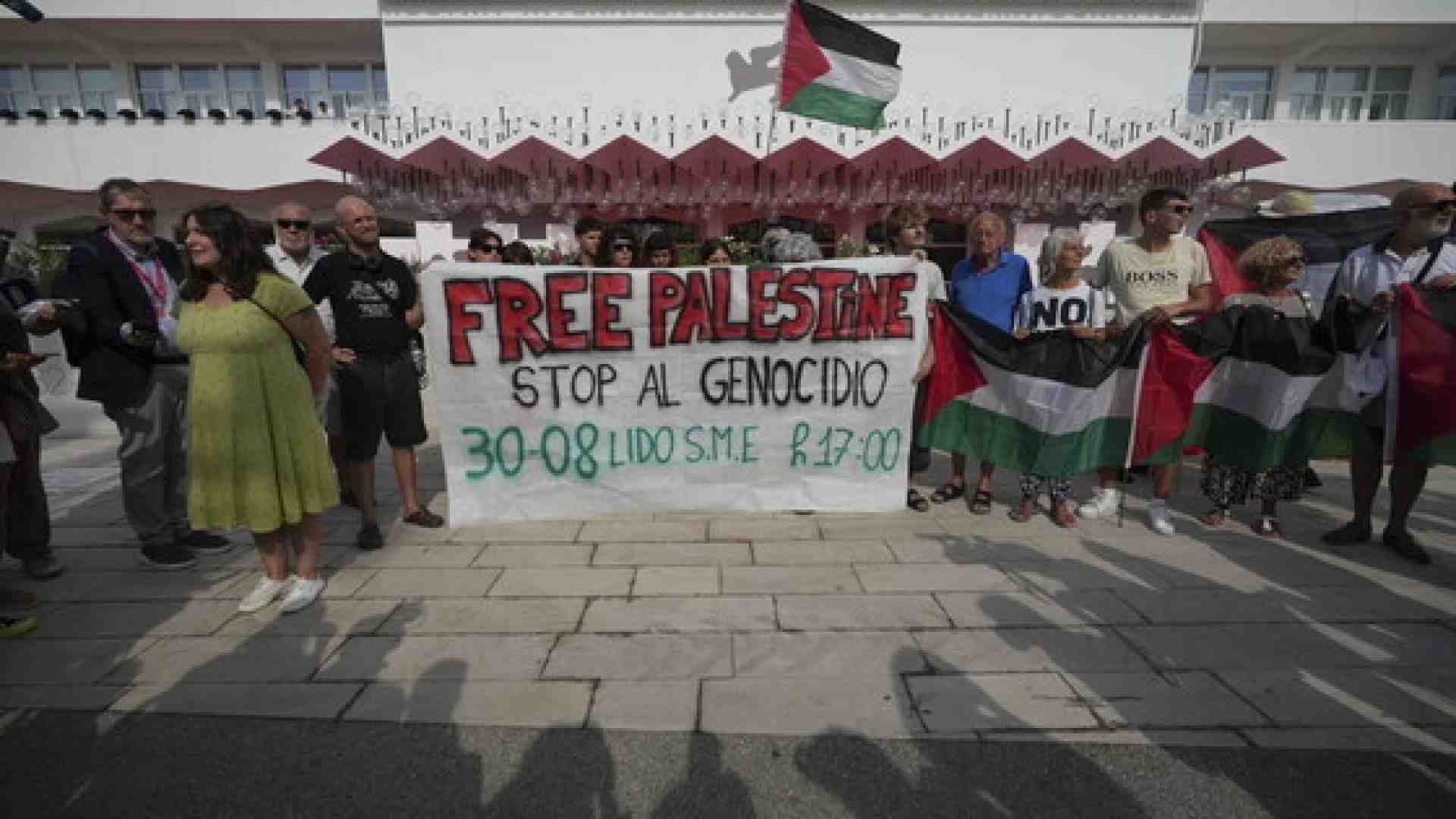 Caccia al selfie ma sono pochi gli attori a Venice4Palestine