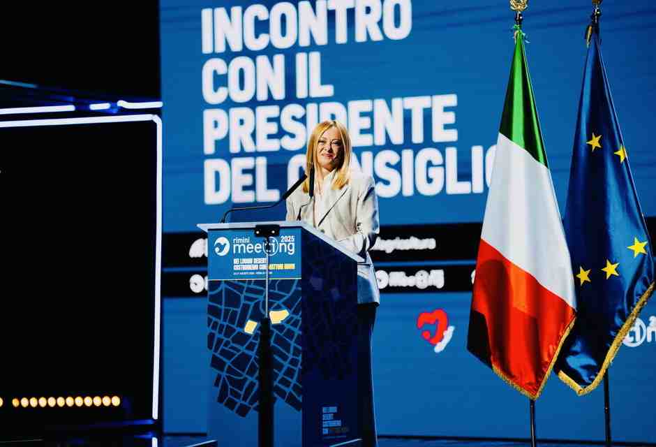 A Parigi si guarda a Meloni e si studia un modello per federare le destre. Difficoltà e differenze