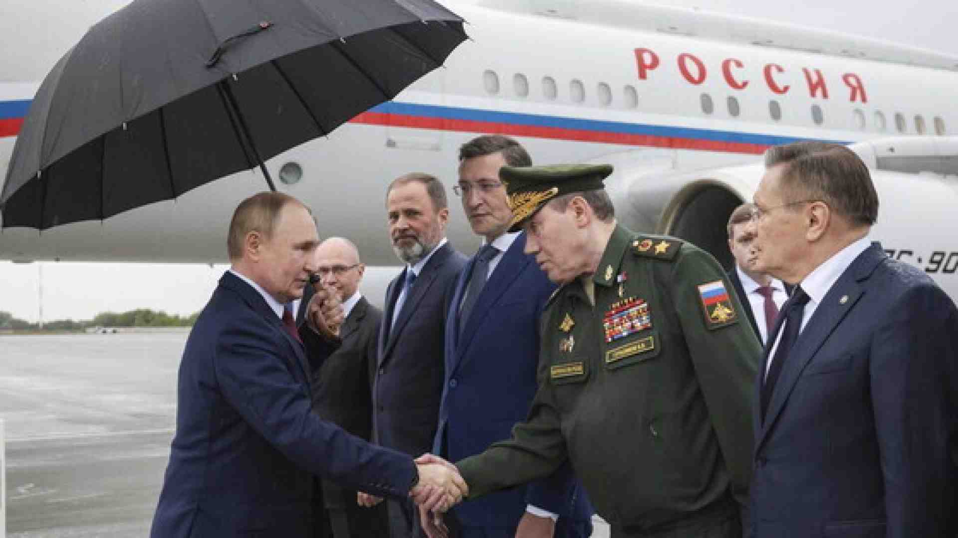 Dalla Roscosmos ai mazzi di fiori. Due storie dalla Russia sanzionata