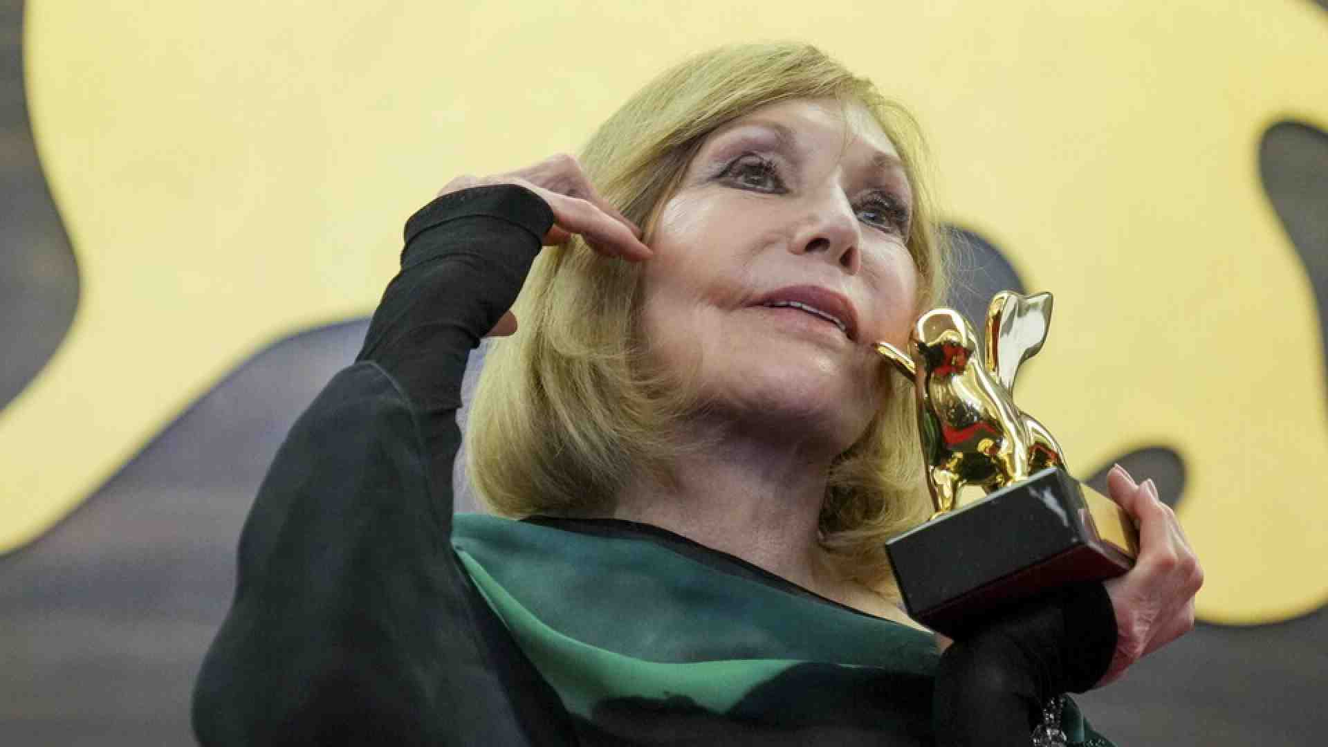 Ahi, Kim Novak s’è scordata di gridare al genocidio. In arrivo la shit-storm