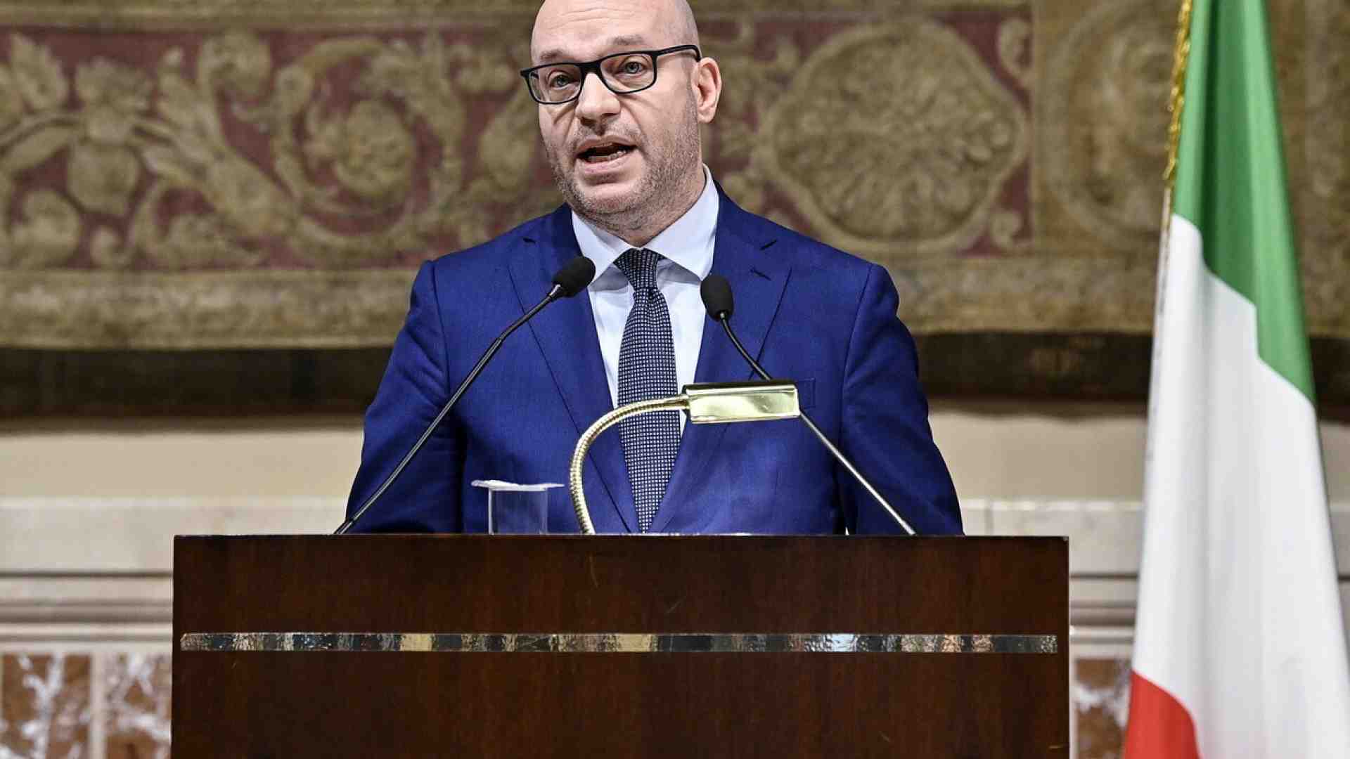 Almasri, FdI conferma l'irritazione verso Fontana e gli uffici della Camera. Il Pd: "Sveleremo le bugie del governo"