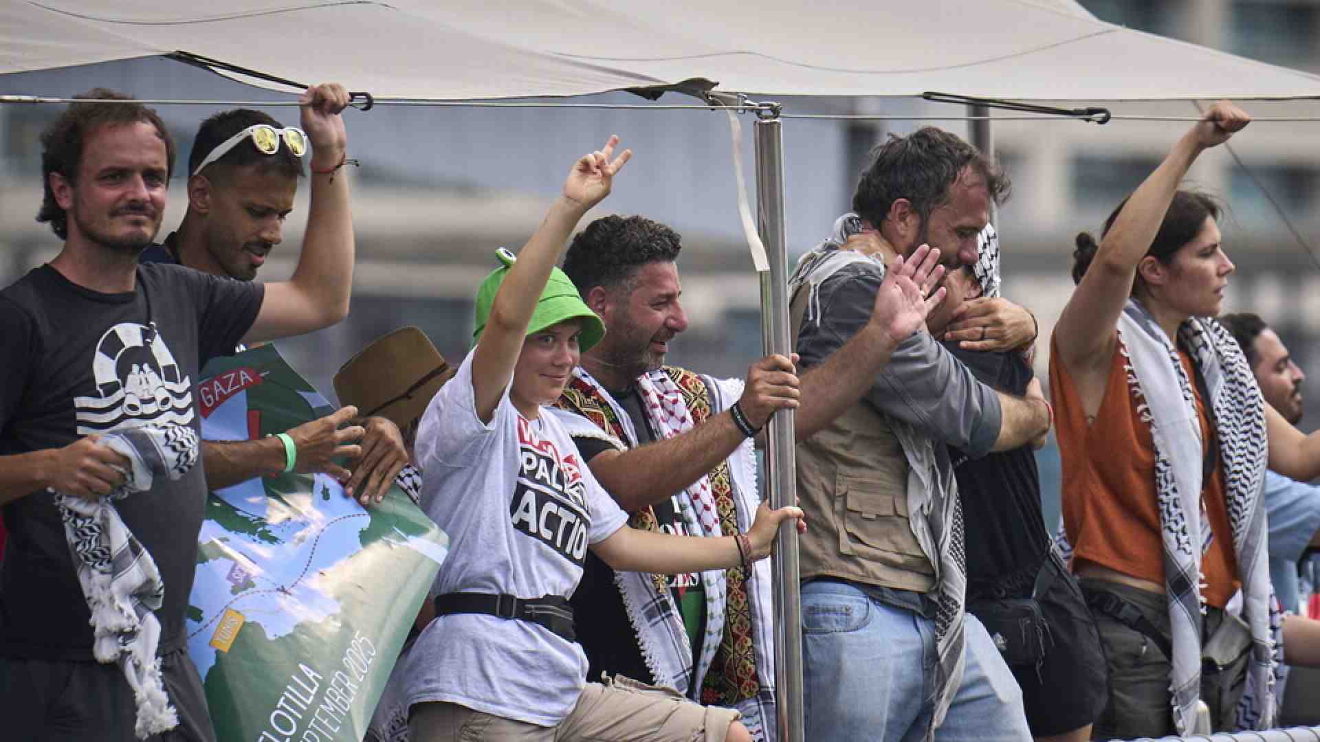 Israele lasci entrare la flotilla per svelare l'inganno del circo umanitario