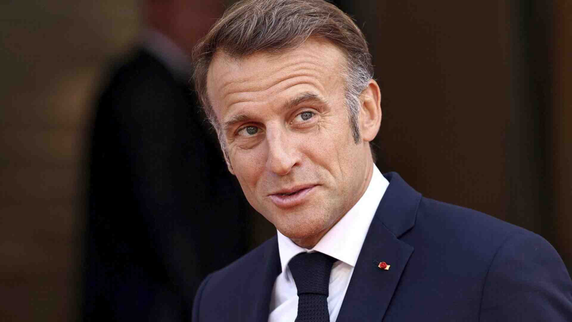 Macron inizia una complicatissima danza al centro con la sinistra