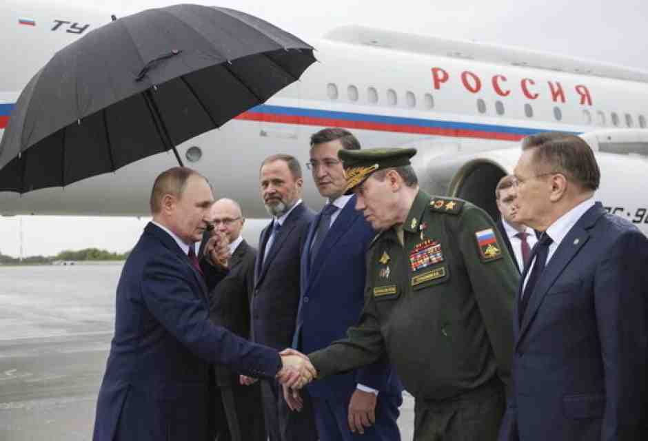 Dalla Roscosmos ai mazzi di fiori. Due storie dalla Russia sanzionata