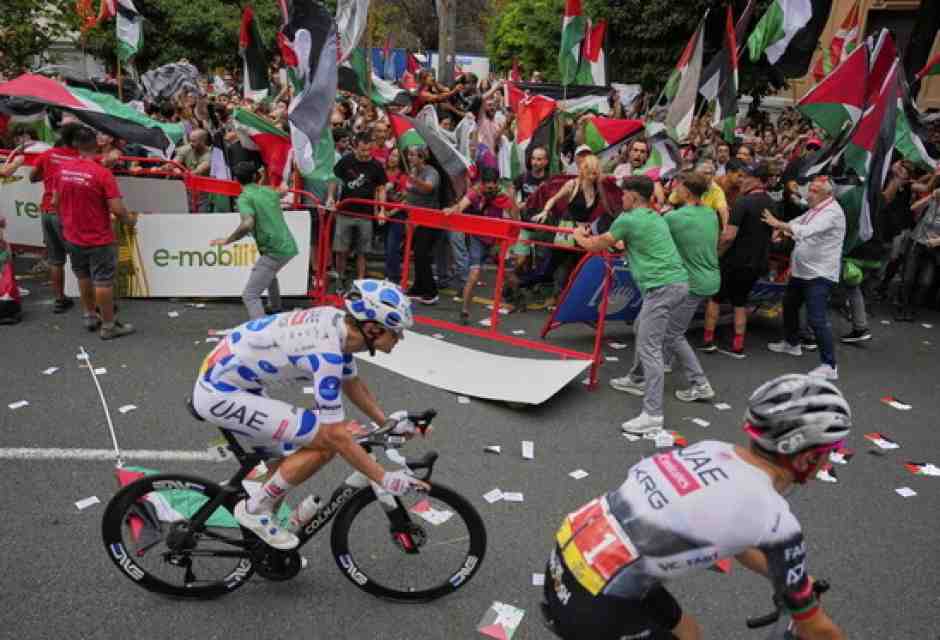 La sconsideratezza dei manifestanti pro Pal alla Vuelta 2025