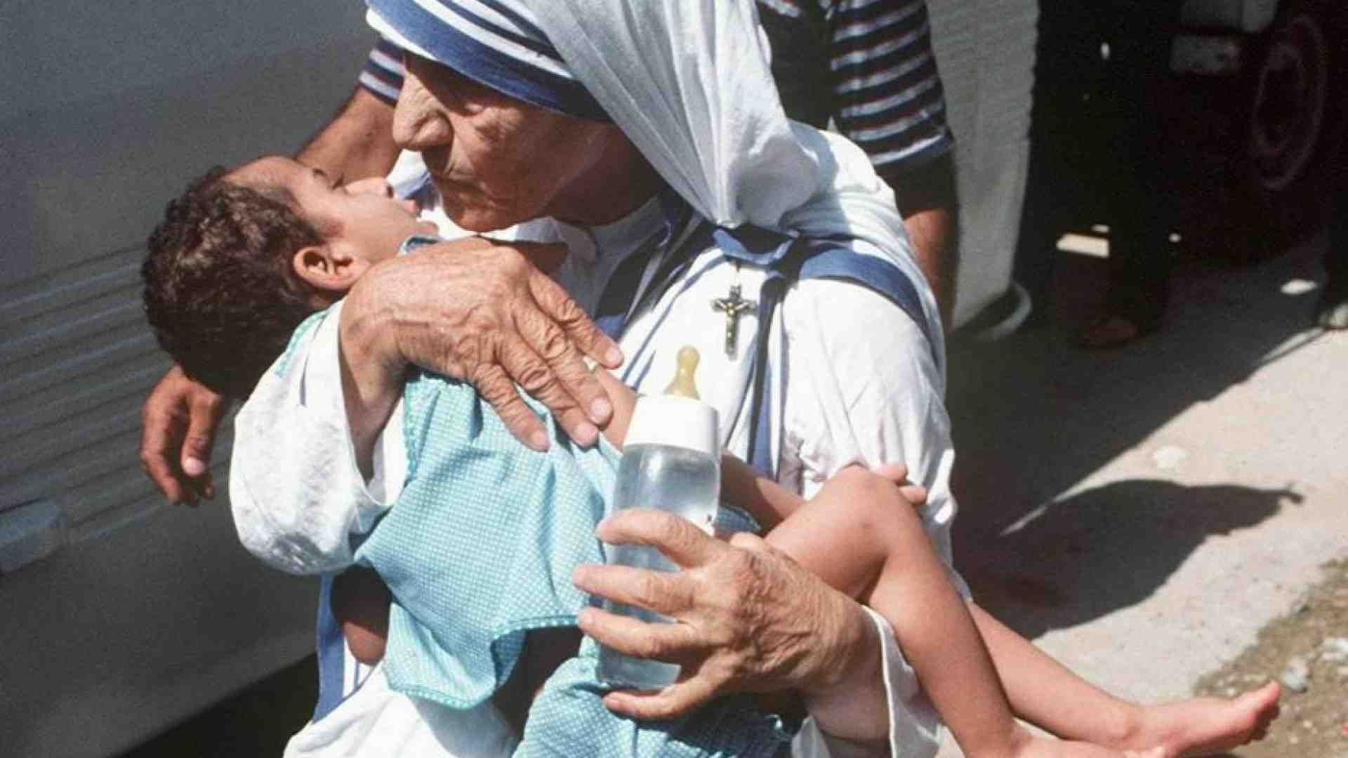 Vuoi la pace? Scegli la vita. Cosa ci insegna la "formula" di Madre Teresa