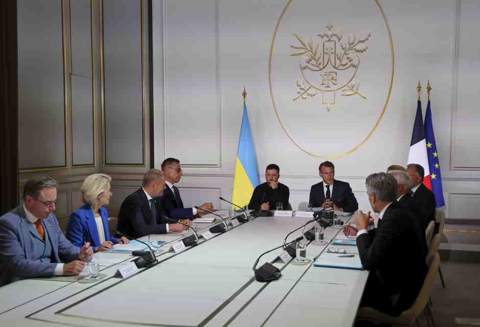 I volenterosi per l'Ucraina chiamano Trump: le garanzie di sicurezza sono pronte, dice Macron