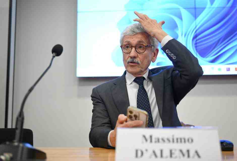 D’Alema in Cina? “Parabola triste”. Viaggio tra gli ex dalemiani