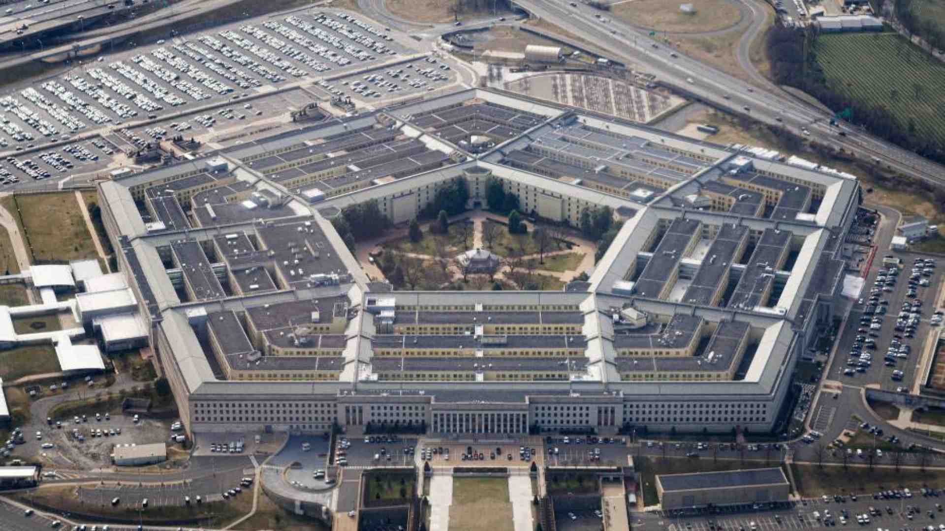 Trump vuole il Nobel per la Pace. Ma vara il ministero della Guerra