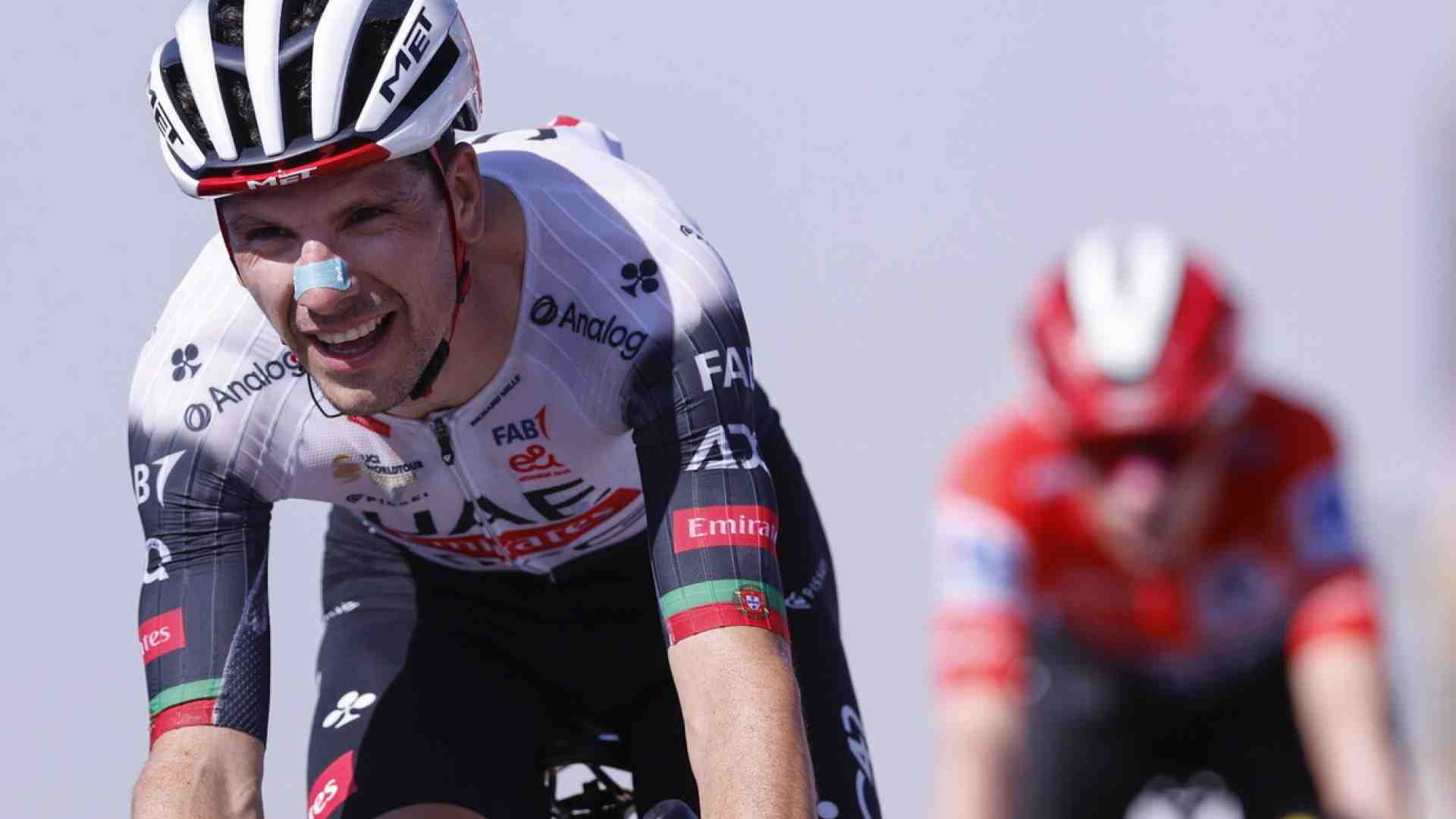 Vuelta 2025 | Miraggi e tentativi di rivolta in cima all'Angliru: vince Almeida
