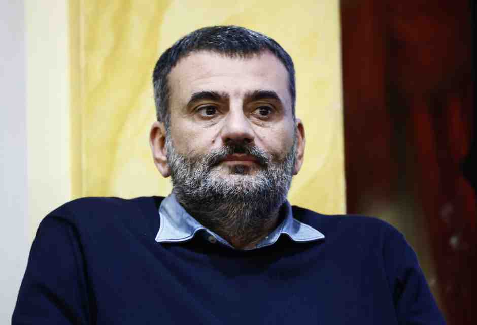 La tela di Decaro: vuole l'immunità, teme ancora Emiliano. Trattative, voci di ritiro. Il fastidio di Schlein