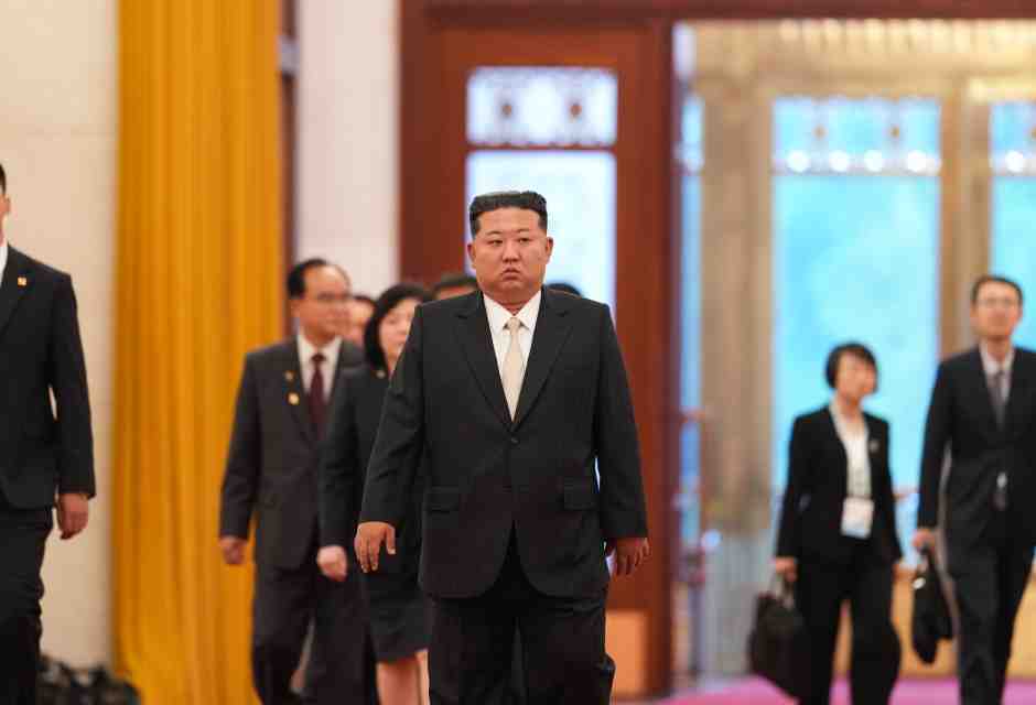 Dopo la parata a Pechino, Kim Jong Un torna a Pyongyang riabilitato e protetto