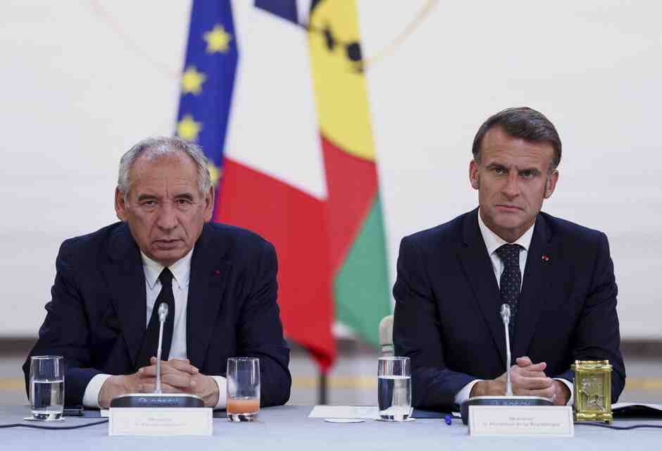 Macron perde la scommessa su Bayrou. Il ritorno alle trattative