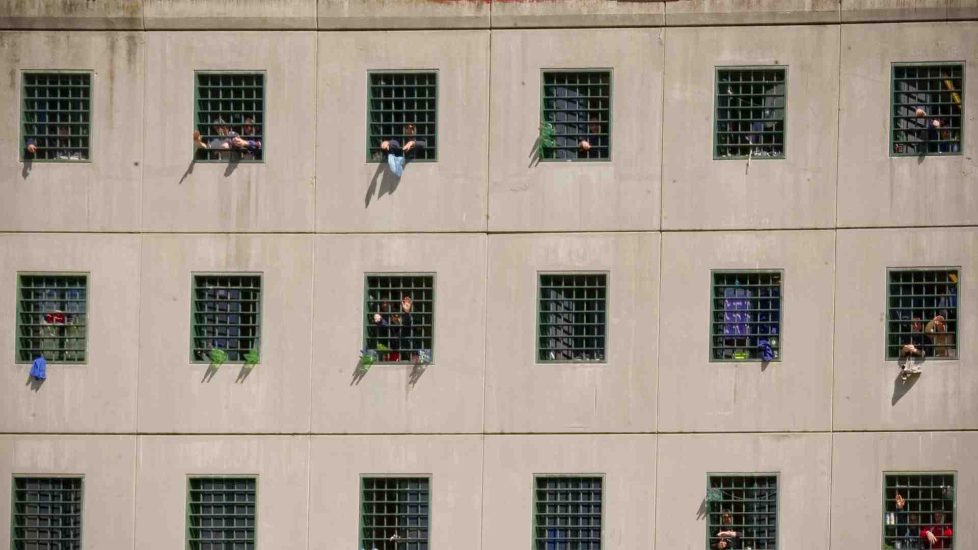 Suicida in cella una 26enne, la terza in pochi giorni. Le parole del vescovo