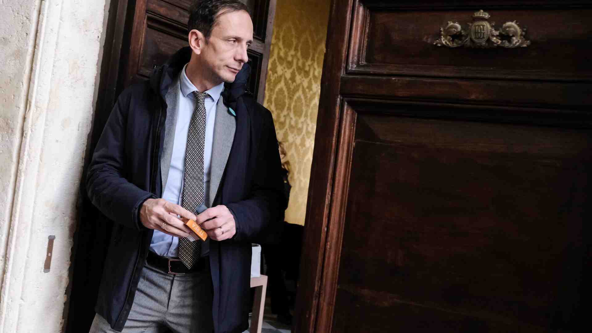 I veleni di Vannacci. Anche Fedriga: "No alla vannaccizzazione". Giorgetti: "Sembra un circo"