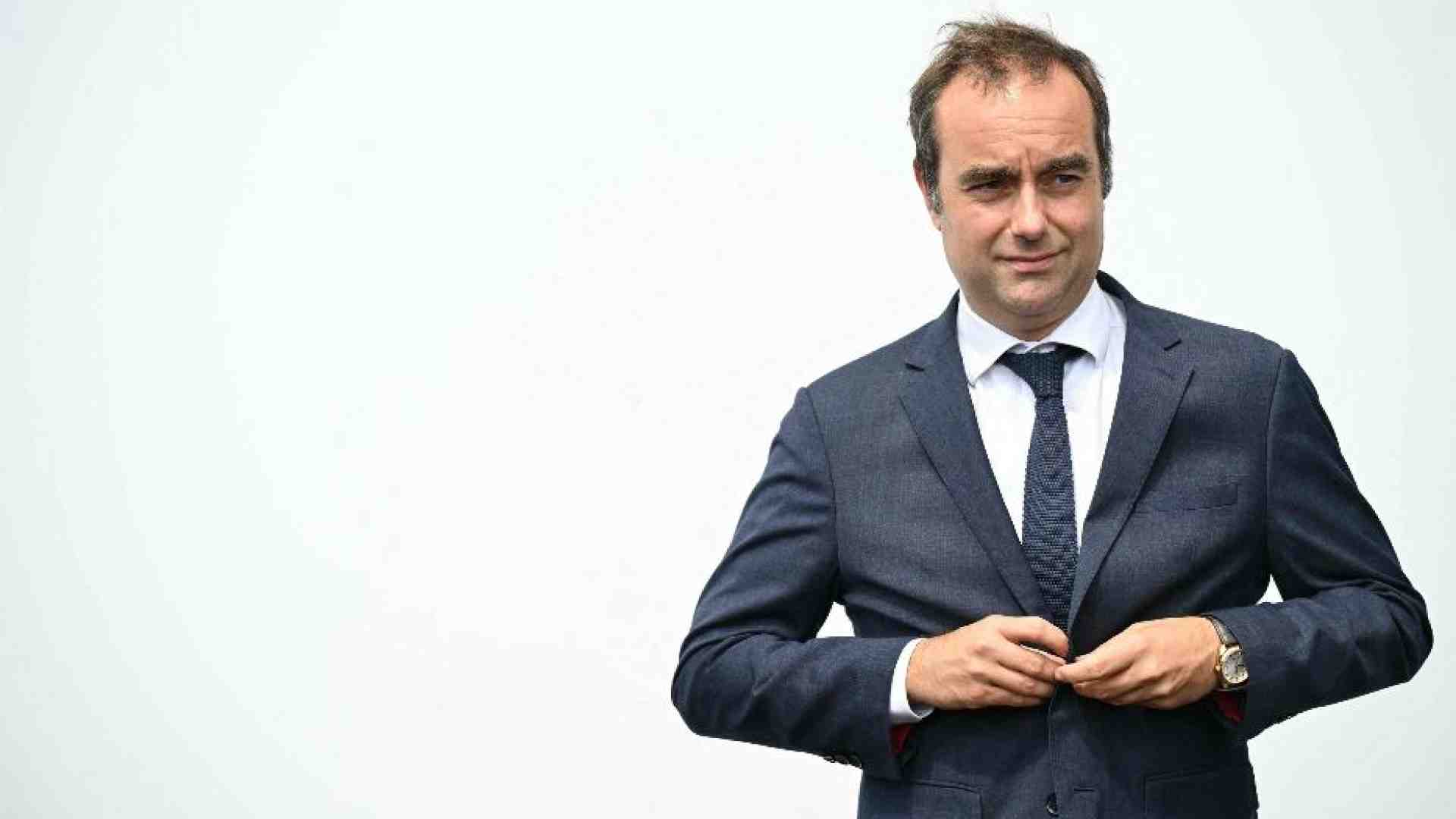 Macron ha già deciso: tocca a Lecornu tenere insieme i pezzi della Francia