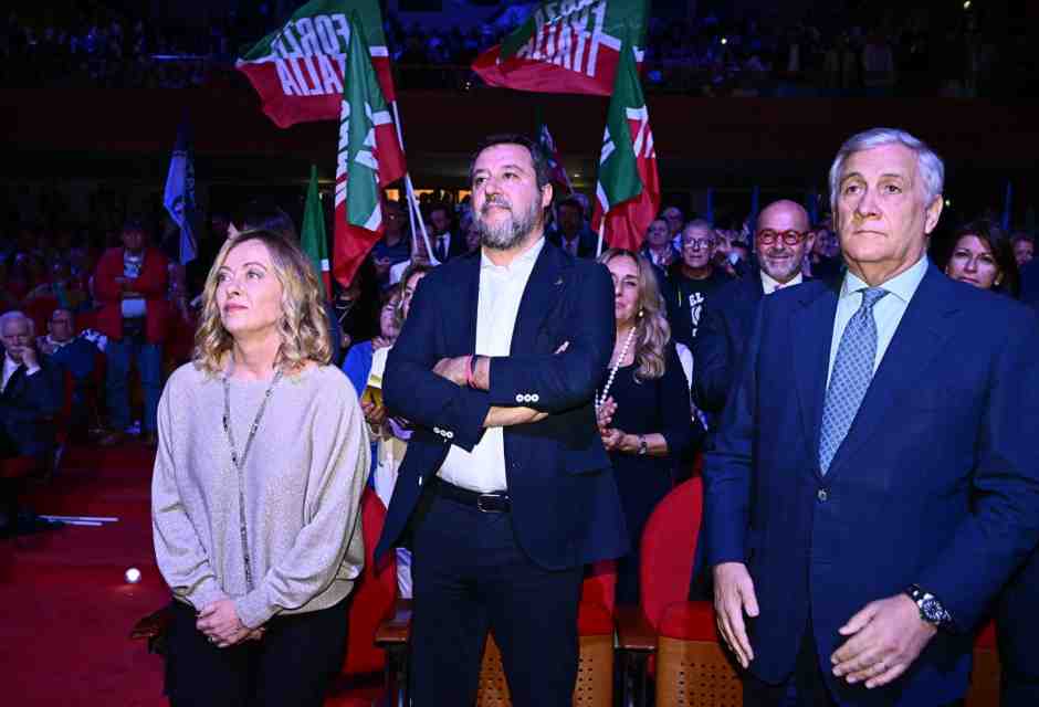 La fuga della destra dalle regionali. In Campania avanza l'ipotesi di un ex prefetto. Blitz di De Laurentiis a Palazzo Chigi