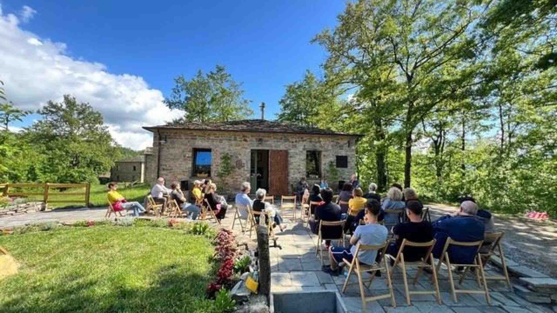 Viaggio a Case Sottane, il paese abbandonato che accoglie i più fragili