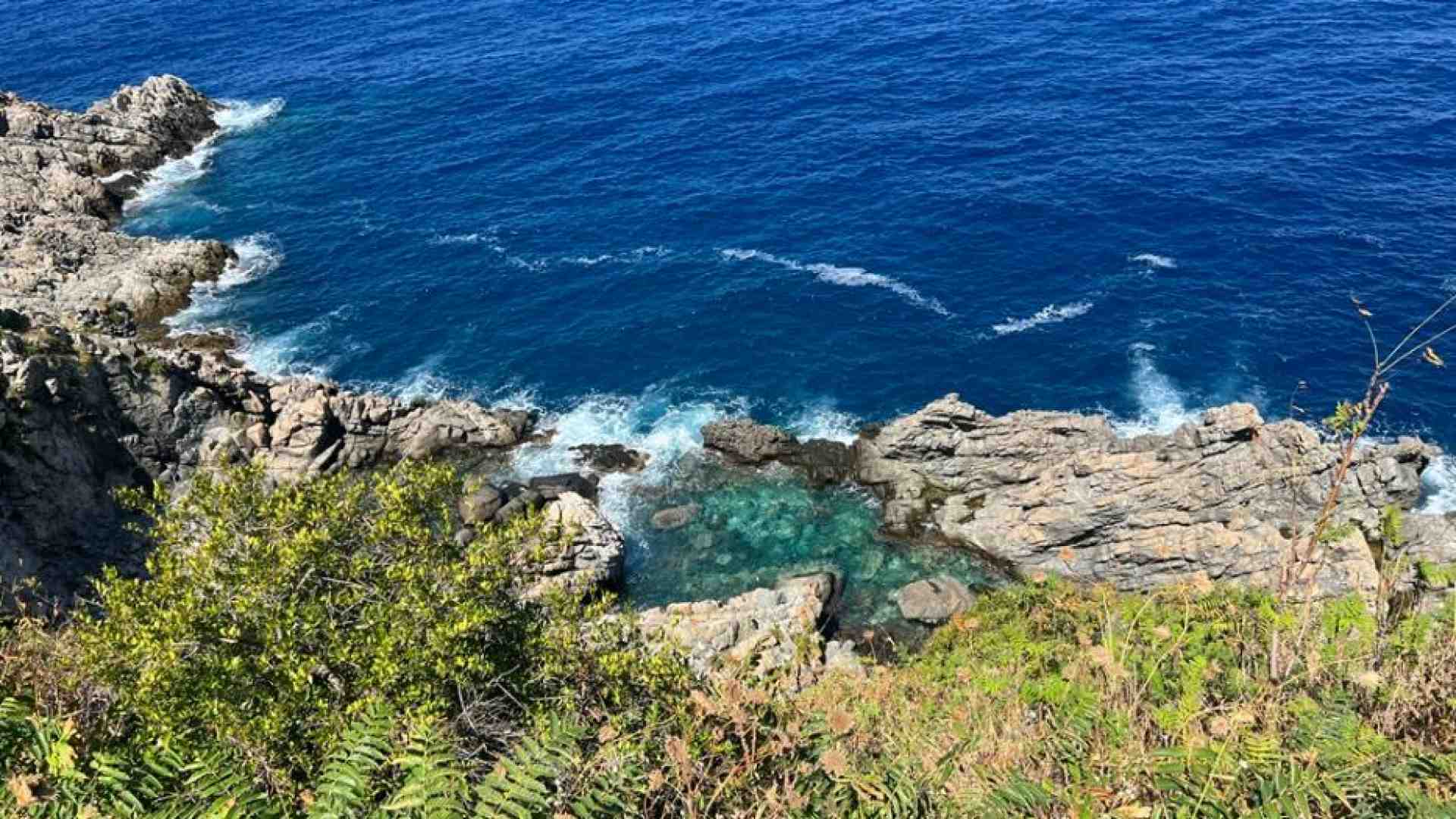 Fra gli scogli di Rovaglioso c'è un mare da riscattare