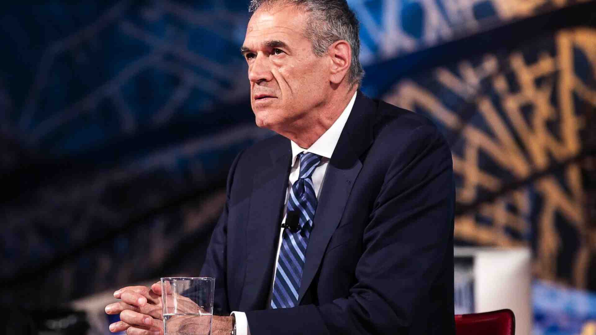 Cottarelli: "La Francia si è italianizzata, non fa i conti con la realtà. La manovra? Serve prudenza”