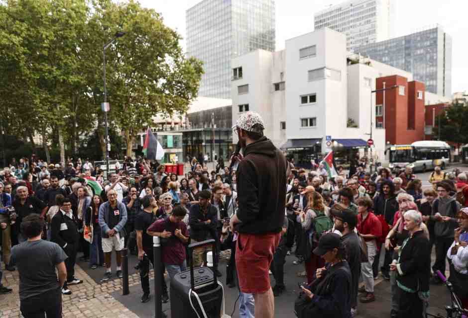 Il giorno della tempesta perfetta in Francia: "Blocchiamo tutto" in piazza