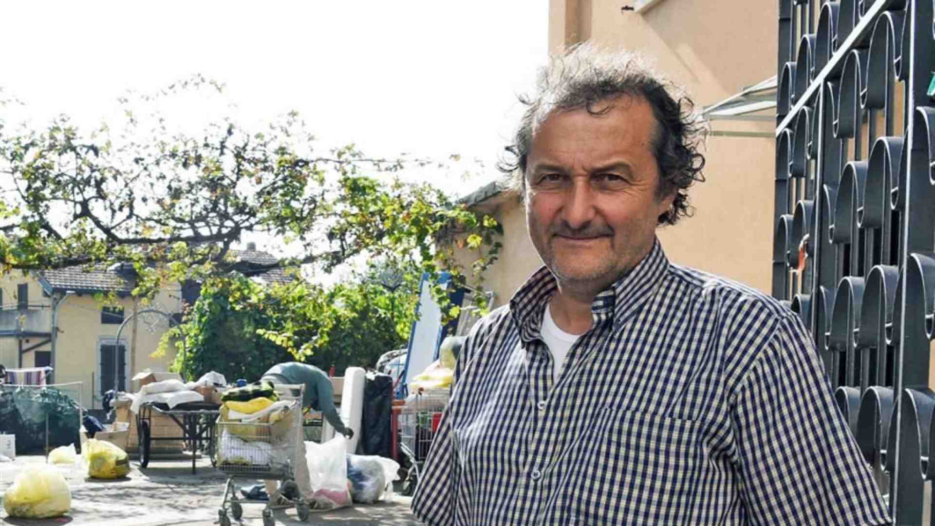 Como si schiera con don Giusto (dopo l'attacco del sindaco)