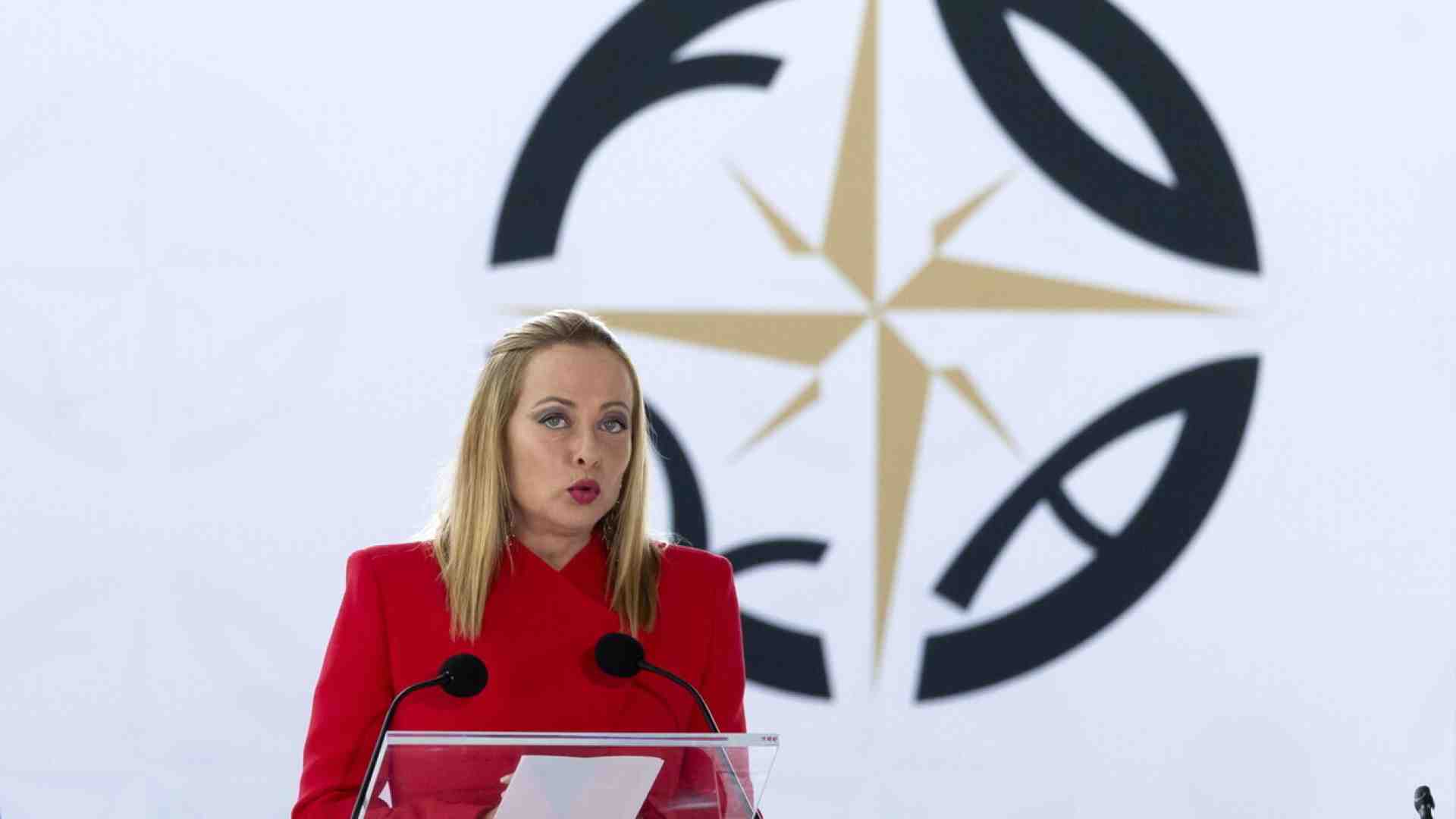 Meloni osserva le bizze centriste mentre prende tempo sulle regionali. E pensa allo scambio Veneto-Lombardia