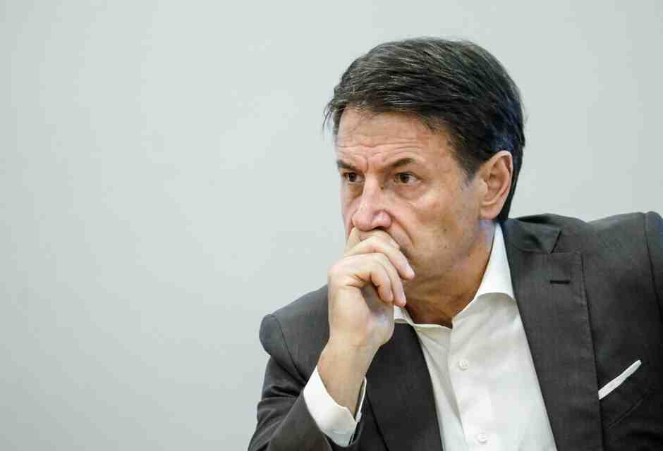 La carica dei 77 in gara per la presidenza del M5s, ma sul podio c’è solo Conte