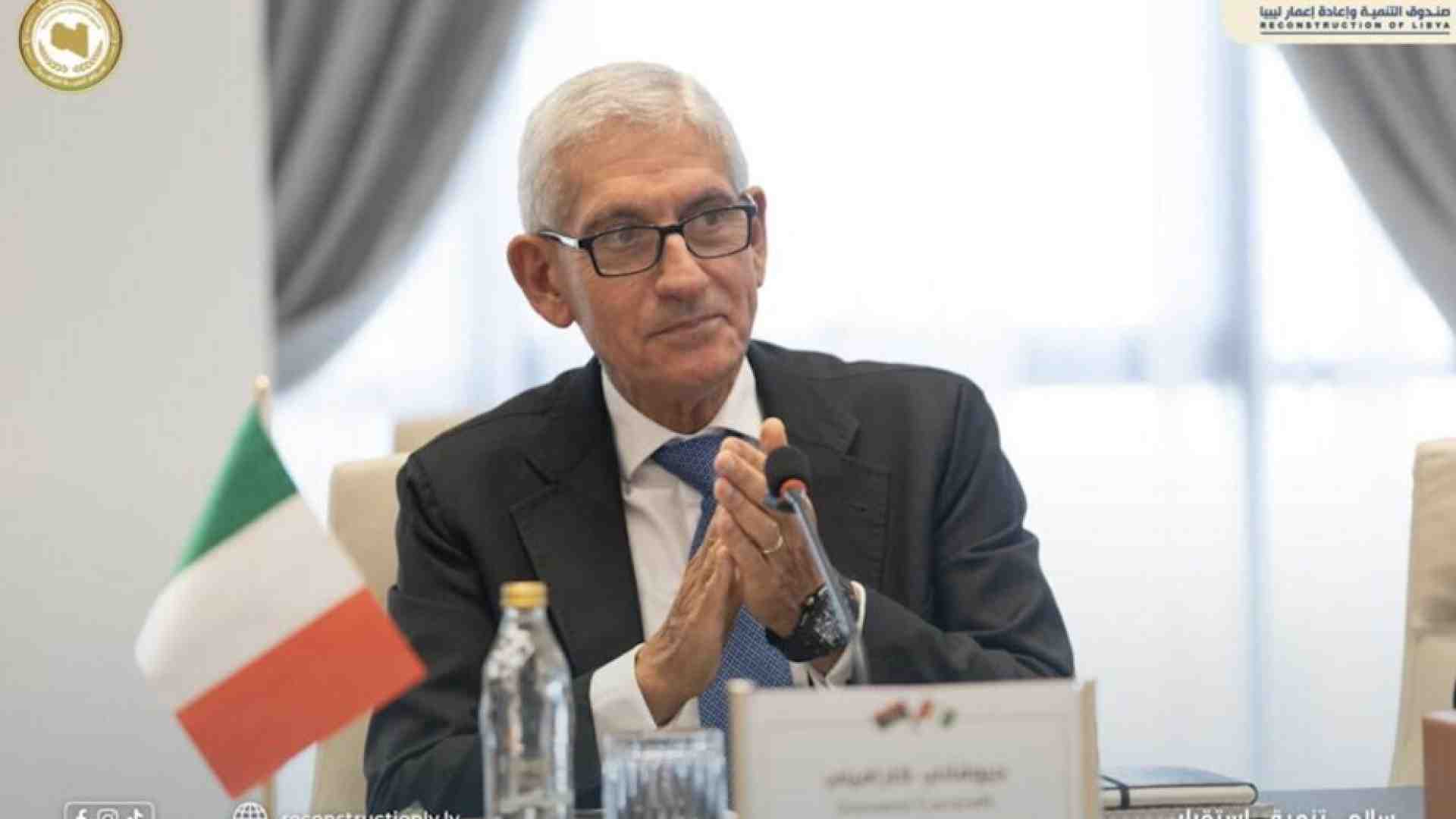 Anomalia: alla firma degli accordi commerciali con Haftar ci sono solo i nostri servizi segreti