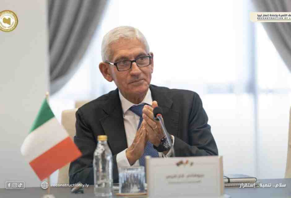 Anomalia: alla firma degli accordi commerciali con Haftar ci sono solo i nostri servizi segreti