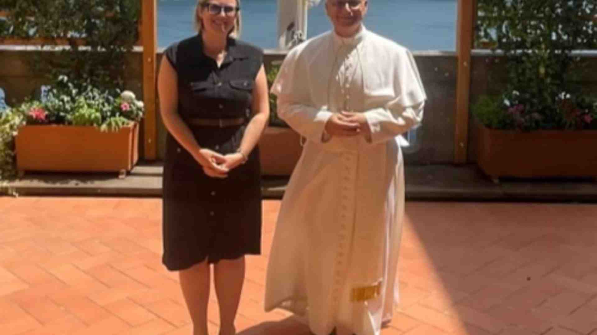 Elise Ann Allen, la giornalista che ha intervistato il Papa: ve lo racconto