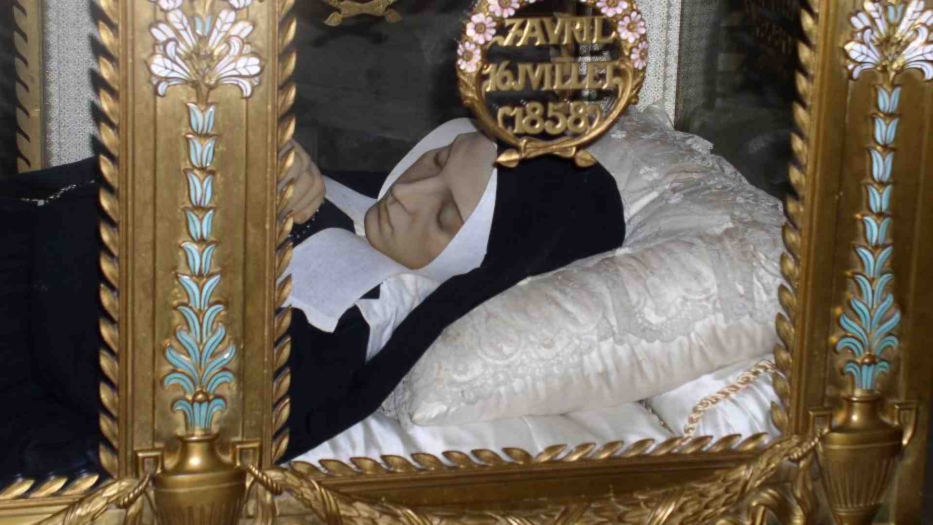 Chiese, ospedali, carceri: come funziona la “peregrinatio” di Santa Bernadette